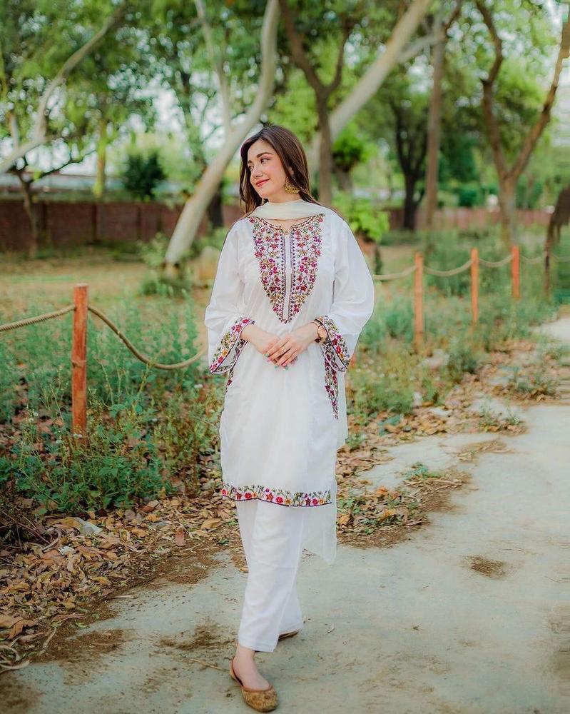 2 PCS WOMEN'S ARABIC LAEWN EMBROIEDERED SHIRT AND TROUSER