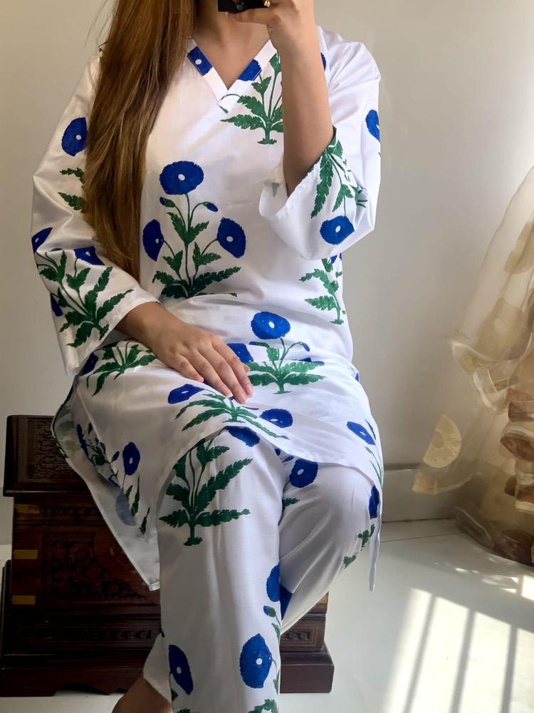 2 PCS WOMEN'S STITCHED ARABIC LAWN PRINTED SUIT