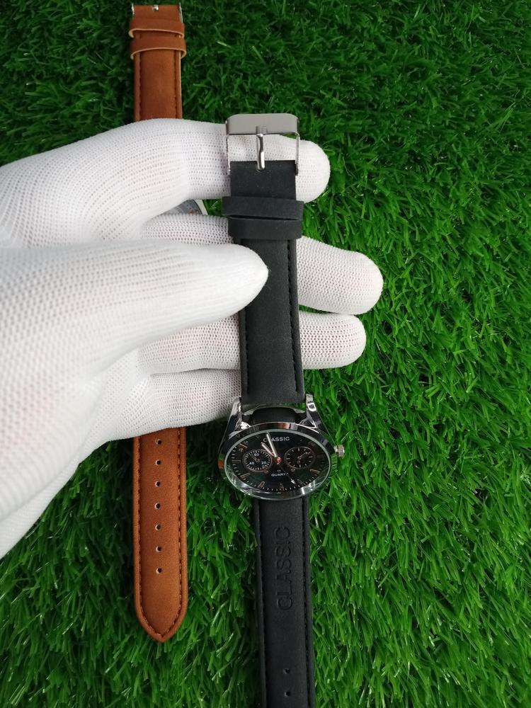 COUPLE OF 2 LEATHER STRAP WATCH